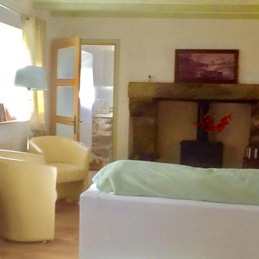 Captivating 2-Bed House With Log Burner In Kerien Exterior photo